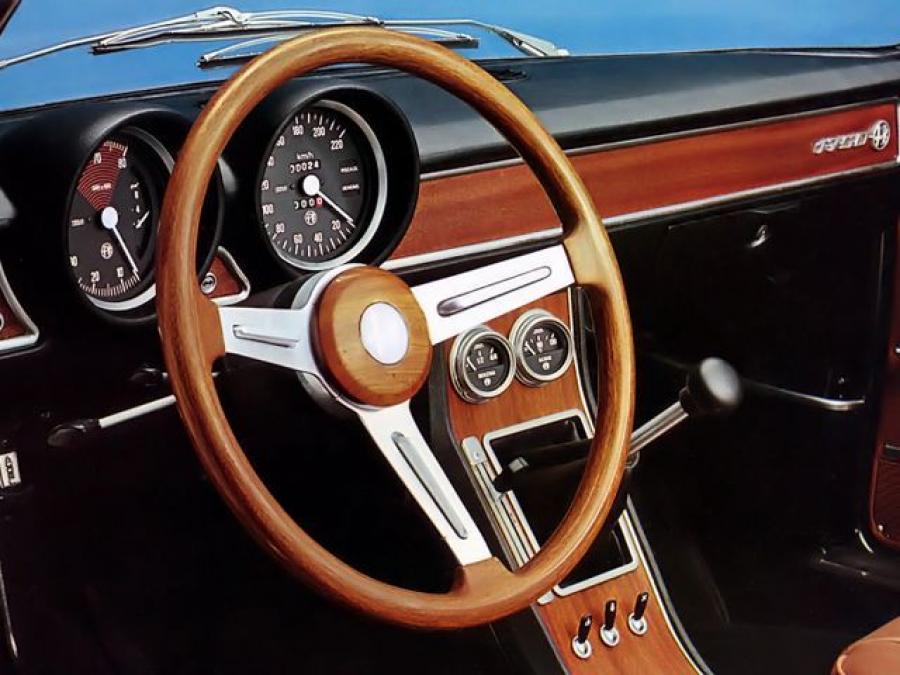 Панель приборов Alfa Romeo 1750 GT Veloce (105) 1970 года  (WW) (фото 6 из 14)
